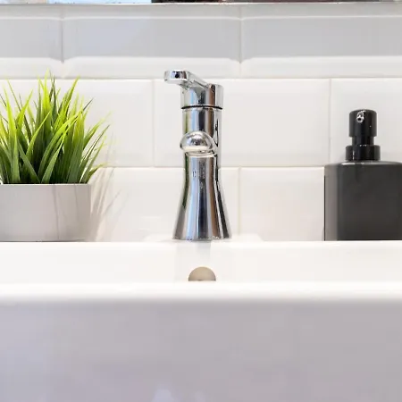 Indautxu Metro Next Stop 아파트 *